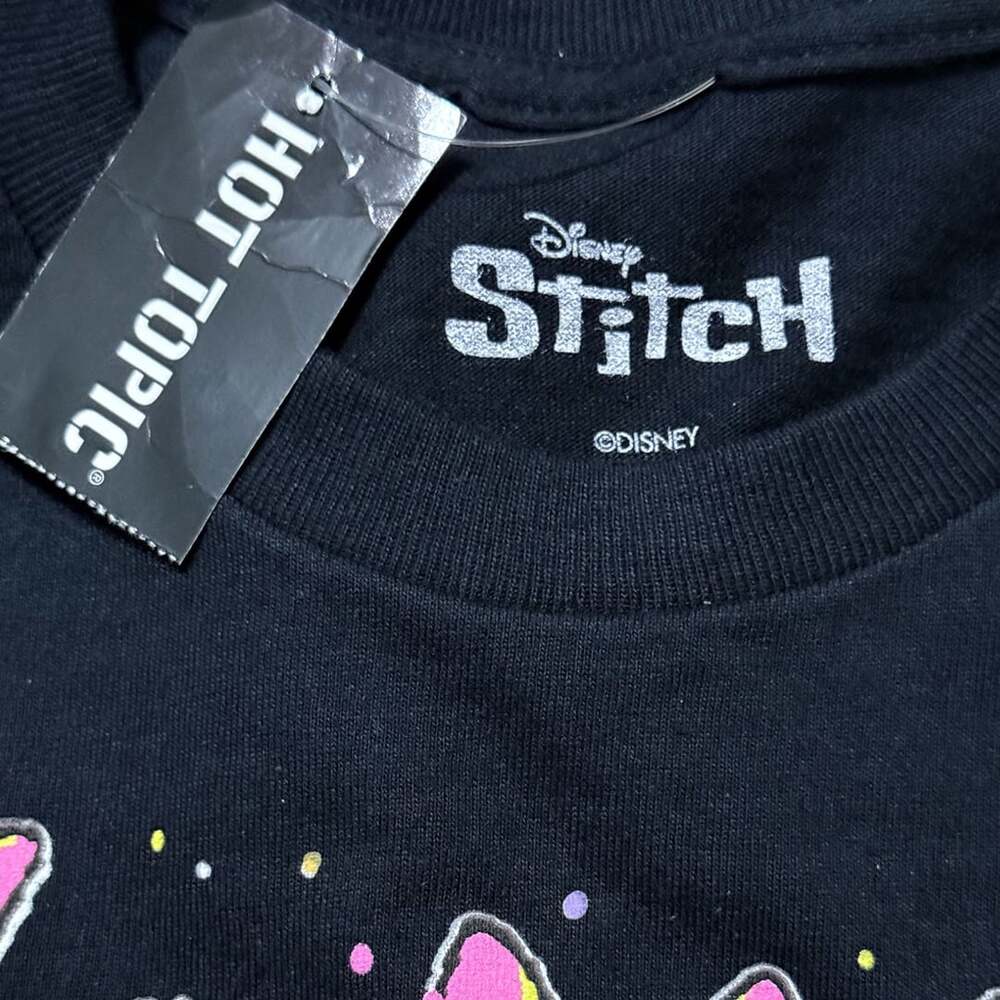 Size Medium Disney Stitch Glow In The Dark Hot Topic Halloween Graphic T-Shirt - Picture 4 of 4